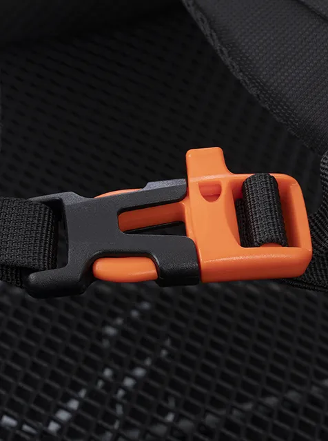 Close-up-bild, även kallad detaljbild eller närbild, som visar en specifik del av en produkt i förstorat utsnitt. Bilden används i en guide om produktfotografering för att förklara hur denna bildtyp används för att synliggöra material, konstruktion och funktionella detaljer som inte framgår i översiktsbilder, vilket är vanligt inom produktfotografering för e-handel och dokumentation.